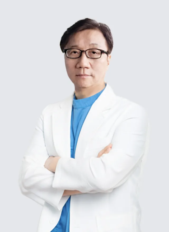 Dr. Ju Myeong-jin, ophthalmologist at Sky Eye Clinic Seoul, specialty Presbyopia · Cataract