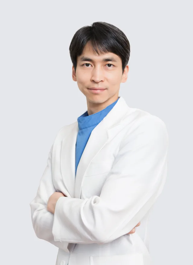 Dr. Kim Dong-Soo, ophthalmologist at Sky Eye Clinic Seoul, specialty Presbyopia · Cataract